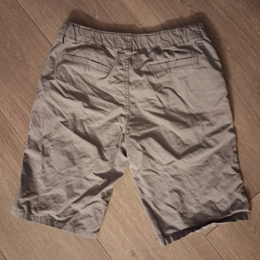 Old Navy Gray Bermuda Shorts (KID'S SIZE)